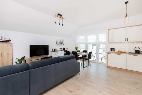 Spacious living room with full equipment. 