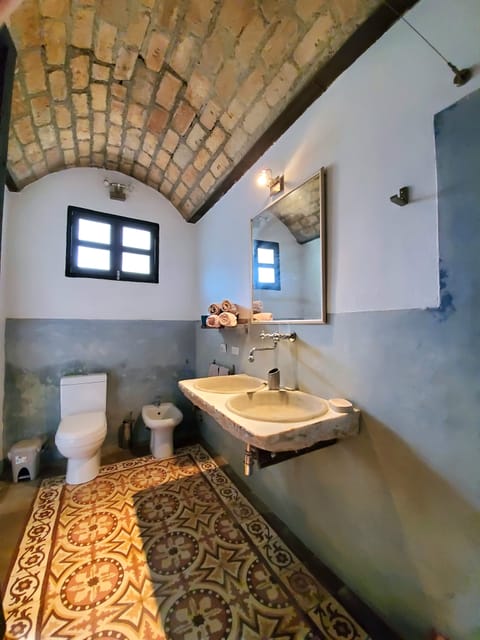 Exclusive Room | Bathroom | Shower, rainfall showerhead, bidet, towels