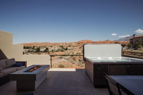 2 hot tubs 2 fire pits