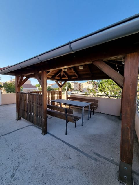 Apartment (Superior Two Bedroom Apartment with T) | BBQ/picnic area