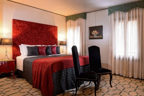 Deluxe Double Room | Down comforters, minibar, in-room safe, desk