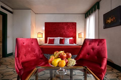 Deluxe Double Room | Down comforters, minibar, in-room safe, desk