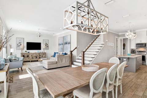 Salty Mermaid can accommodate 12 guests and is pet-friendly!