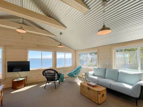 Panoramic Cottage, 1 Bedroom, Ocean View | Living area