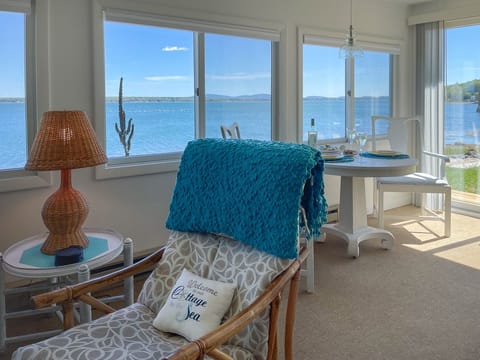 Panoramic Cottage, 2 Bedrooms, Ocean View | Living area