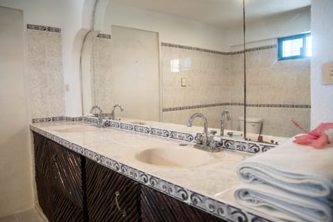Superior Double Room | Bathroom | Shower, soap, toilet paper