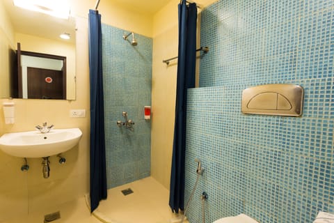 Twin Room | Bathroom | Shower, slippers, towels