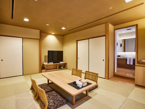 Japanese Style Room with Hot Spring, Non Smoking | In-room safe, desk, blackout drapes, free WiFi