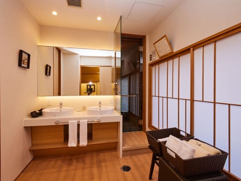 Japanese Style Room with Hot Spring, Non Smoking | In-room safe, desk, blackout drapes, free WiFi