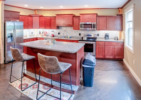 Comfort House | Private kitchen | Full-size fridge, microwave, oven, dishwasher