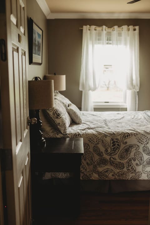 Standard Room | Premium bedding, pillowtop beds, desk, laptop workspace