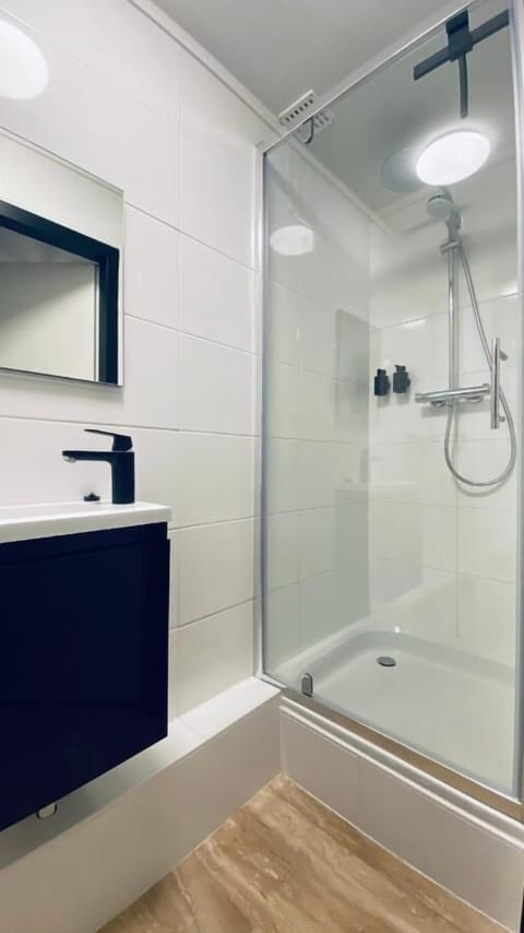 Deluxe Studio Suite | Bathroom