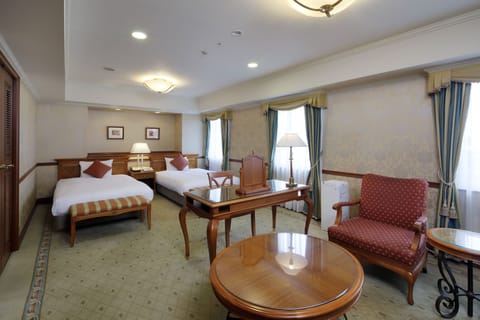 Junior Suite, Non Smoking | Desk, free WiFi, bed sheets