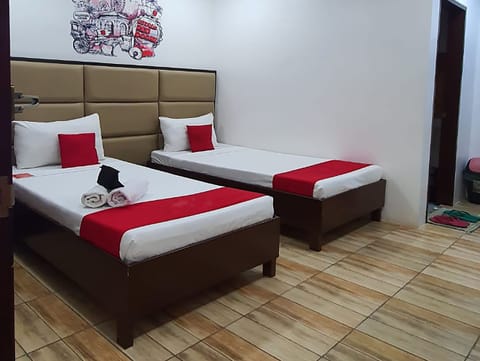 Standard Twin Room | Desk, free WiFi, bed sheets