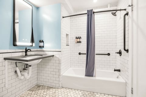 Deluxe Room, 1 King Bed, Accessible, Bathtub (Mobility & Hearing) | Bathroom | Free toiletries, hair dryer, towels