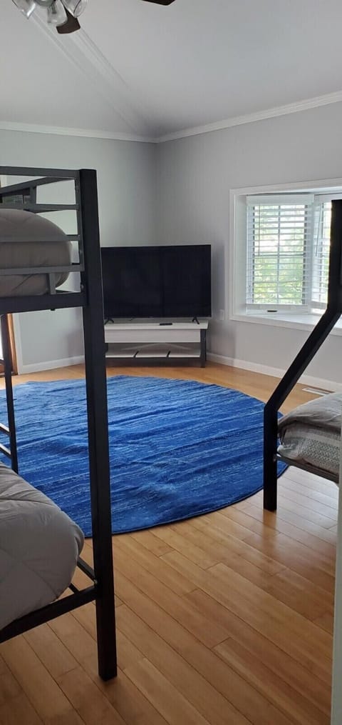 2nd floor bedroom with bunk beds