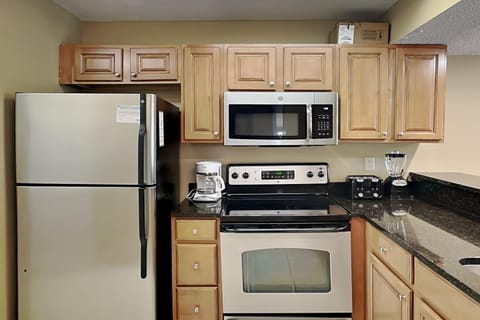 Condo, Multiple Beds, Balcony, Garden View (Golf Villa 502 - No Pets Allowed) | Private kitchen | Fridge, microwave, oven, stovetop