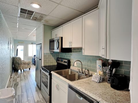 Condo, Multiple Beds, Patio, Ocean View (#319/320 - No Pets Allowed) | Private kitchen | Fridge, microwave, oven, stovetop