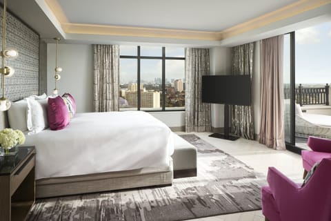 Presidential Suite | Premium bedding, in-room safe, desk, laptop workspace