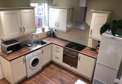 Standard House, 3 Bedrooms | Private kitchen | Oven, electric kettle, toaster, cookware/dishes/utensils