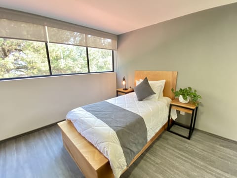 City Room | Desk, laptop workspace, iron/ironing board, free WiFi