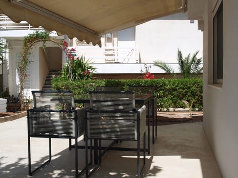 Studio | Garden view