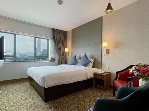 Deluxe Harbour View Double-bed Room | In-room safe, desk, blackout drapes, free WiFi