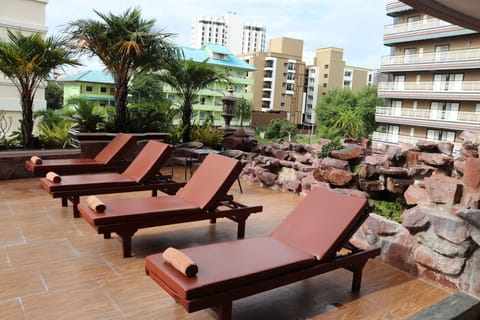 Indoor pool, sun loungers