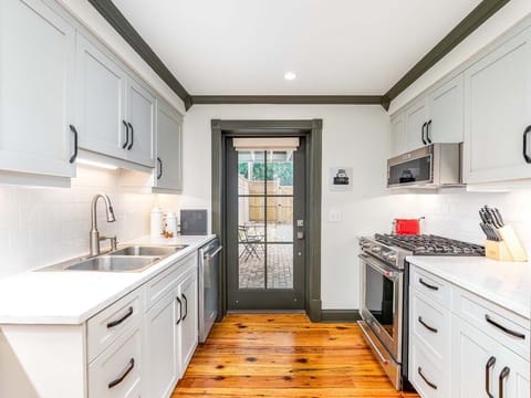 First floor Waldburg Garden Fully Equipped kitchen with gas range