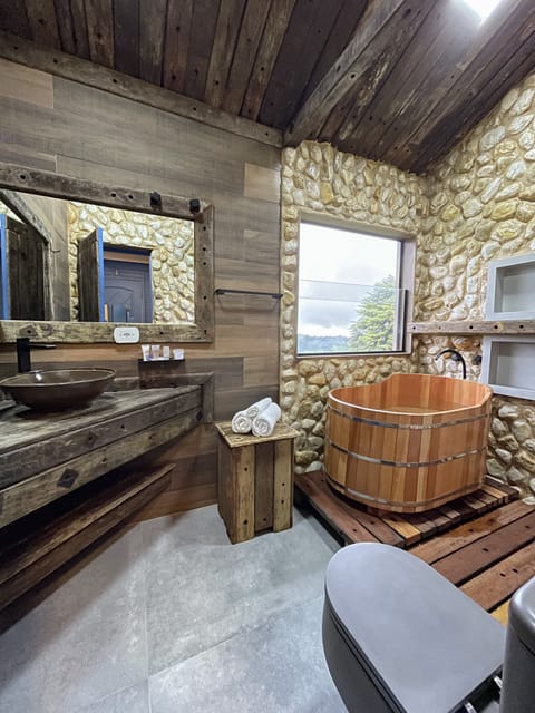Suite, Balcony, Mountain View | Bathroom