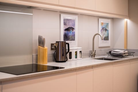 Cottage | Private kitchen | Fridge, dishwasher, electric kettle, toaster