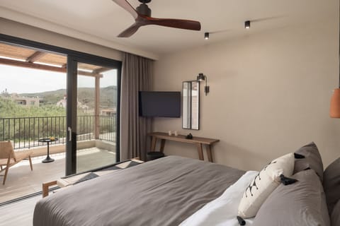 Standard Double or Twin Room, Partial Sea View | In-room safe, laptop workspace, blackout drapes, soundproofing