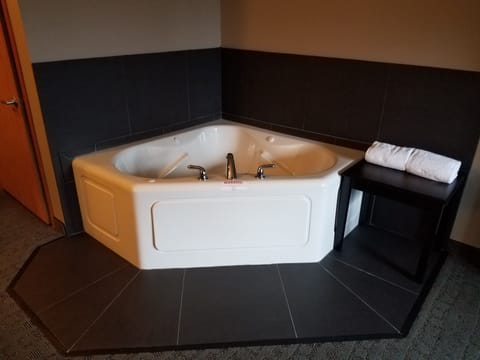 Suite, Jetted Tub | Jetted tub