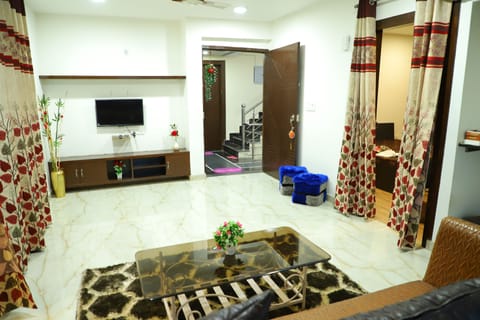 Apartment, 3 Bedrooms, Accessible, Smoking | Room amenity