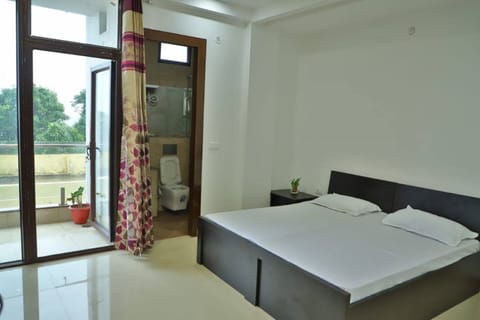 Apartment, 3 Bedrooms, Balcony, Mountain View | Bathroom | Shampoo