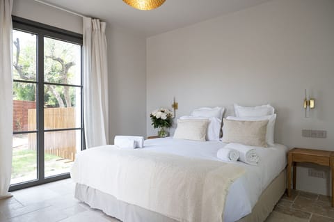 Elite Room | Premium bedding, in-room safe, free WiFi, bed sheets