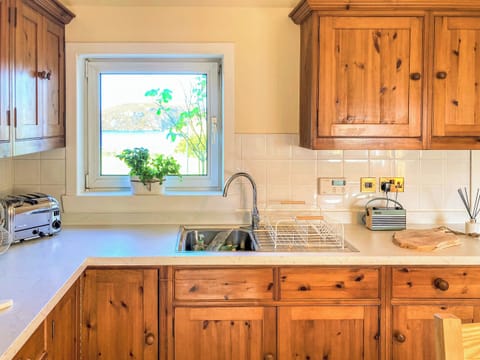 Kitchen area | Loch View, Grimshader