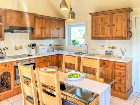 Kitchen/diner | Loch View, Grimshader