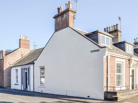 Exterior | Dezzy’s, Montrose