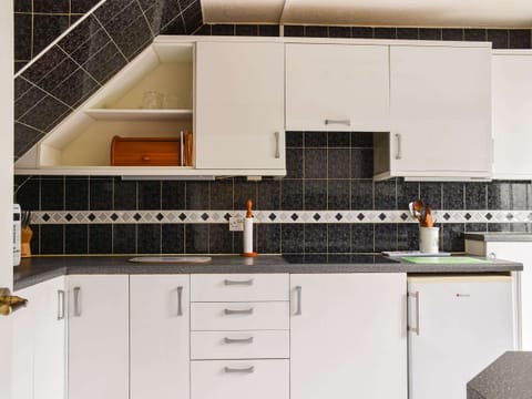 Kitchen | Brookside, Treoes