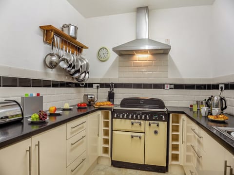 Kitchen | Sea and Sands, Barmouth