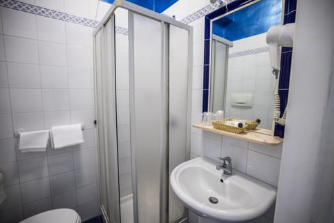 Economy Single Room | Down comforters, minibar, desk, soundproofing