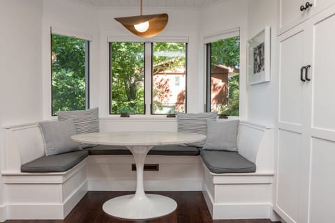 Breakfast Nook with seating for 4
