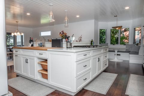 Plenty of Small Appliances for all your cooking needs