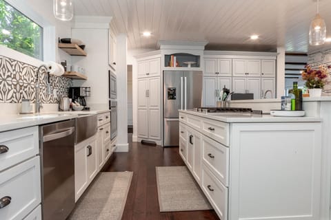 Kitchen offers Gas Cooktop