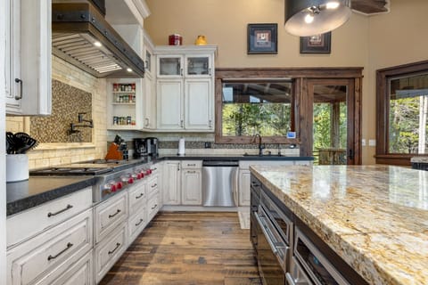 House, Multiple Bedrooms | Private kitchen | Fridge, stovetop, coffee/tea maker, paper towels