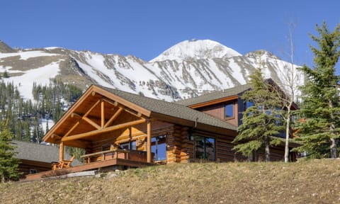 CH 13 Bandit Way, Exterior