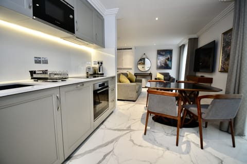 Deluxe Studio | Private kitchen | Full-size fridge, microwave, oven, stovetop