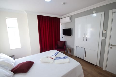 Deluxe Room, 1 Double Bed | Premium bedding, iron/ironing board, free WiFi, bed sheets