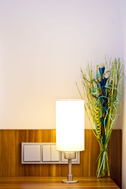 1 bedroom, premium bedding, pillowtop beds, in-room safe